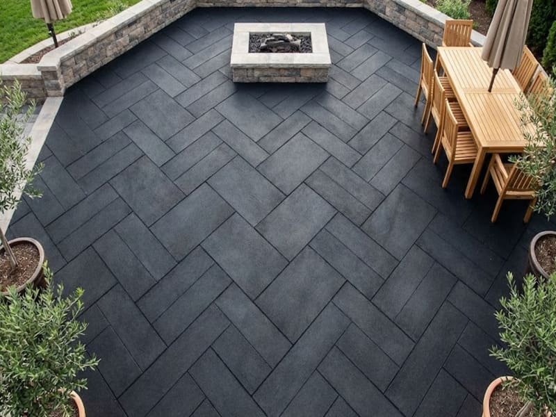 Cross-section diagram showing water drainage through permeable rubber flooring